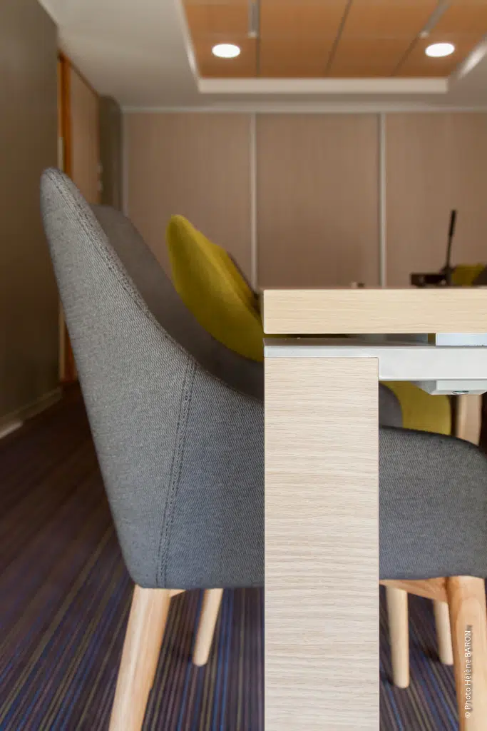 liger-locmine-detail-chaise-salle-de-reunion
