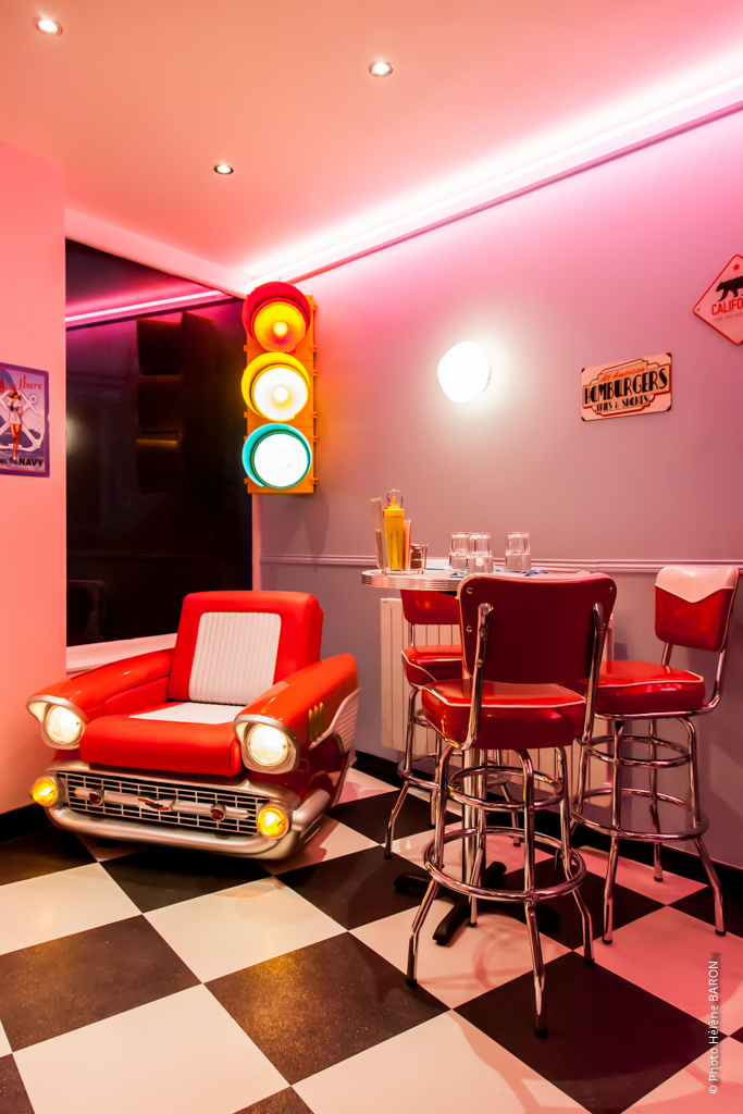 virgin-breizh-vannes-detail-mange-debout