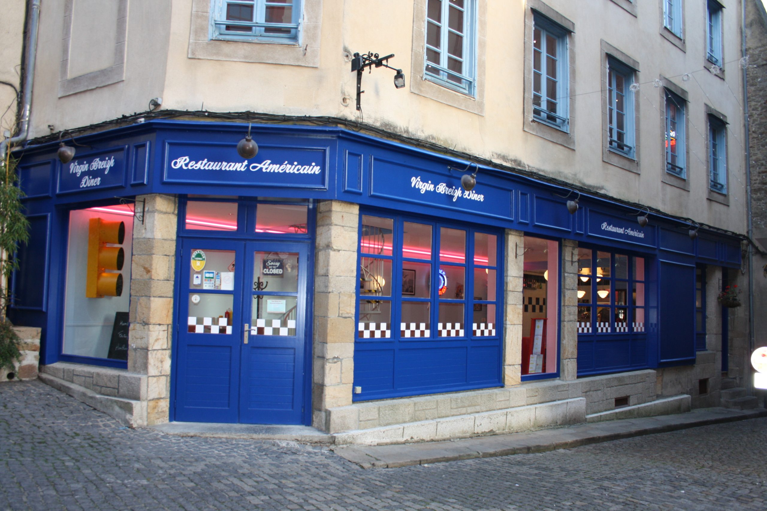 virgin-breizh-vannes-facades