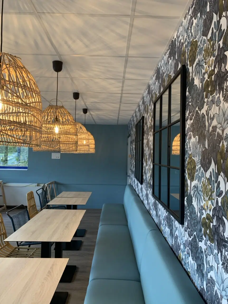 axilone-auray-banquette-et-papier-peint